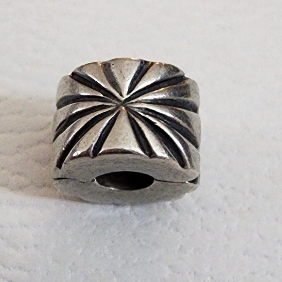 Pandora Jewelry - Pandora Starbust Clip